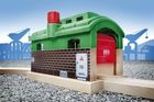 Brio World, Locomotiva garaj, jucarie din lemn