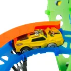 Pista de curse care lumineaza in intuneric, set cu masinuta