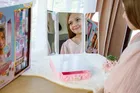 Pink It, masuta de toaleta interactiva cu accesorii de machiaj