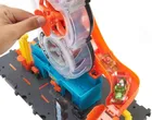 Hot Wheels City, Super Twist Tire Shop + set de 3 masini GRATUIT, set promotional