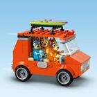 LEGO Bluey, Calatoria familiei lui Blue cu masina la plaja, 11202