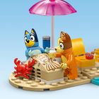 LEGO Bluey, Calatoria familiei lui Blue cu masina la plaja, 11202