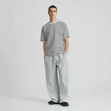 Pantaloni de trening gri cu croiala baggy NOWEAR