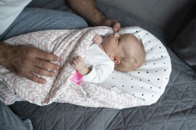 Motherhood, Paturica de infasat cu insertie din cocos, Pink Splashes