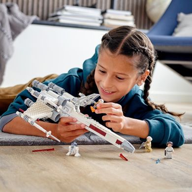 LEGO Star Wars, X-Wing Fighter al lui Luke Skywalker, 75301
