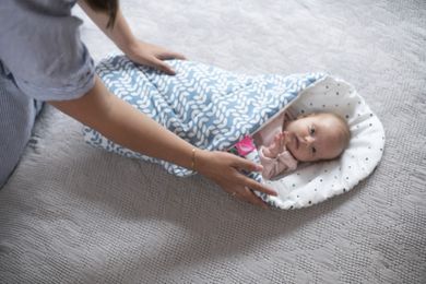 Motherhood, Paturica de infasat cu insertie din cocos, Pink Splashes