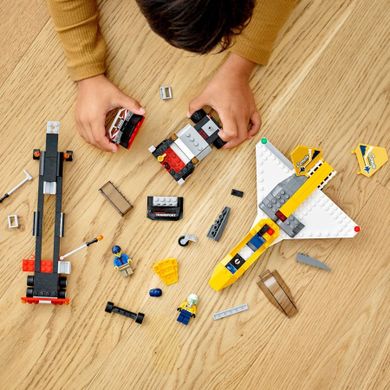 LEGO City Great Vehicles, Transportor de avion cu reactie pentru spectacol aviatic, 60289