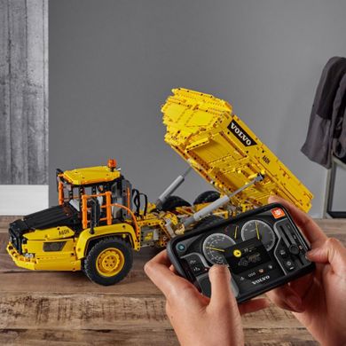 LEGO Technic, Transportor Volvo 6-6, 42114