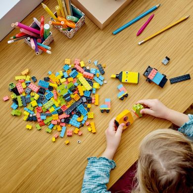 LEGO Classic, Distractie creativa cu neoane, 11027