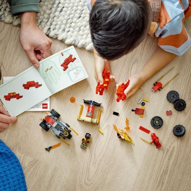 LEGO NINJAGO, Infruntarea dintre Kai in masina si Ras pe motocicleta, 71789