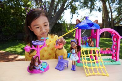 Enchantimals, Loc de joaca, set cu papusi
