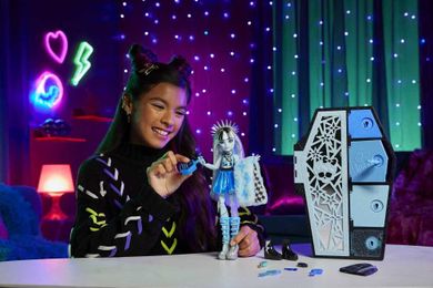 Monster High, Fear Idescent, Frankie Stein - serie stralucitoare, papusa cu accesorii