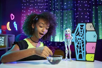 Monster High, Frankie Stein, papusa cu accesorii