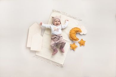 Pantaloni trening subtiri pentru bebelusi, bej, imprimeu munti, brand Pinokio