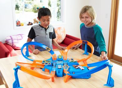 Hot Wheels, Criss Cross Crash Intersection Collision, set de joaca cu masina