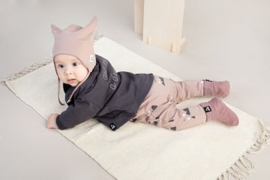 Pantaloni trening subtiri pentru bebelusi, bej, imprimeu munti, brand Pinokio