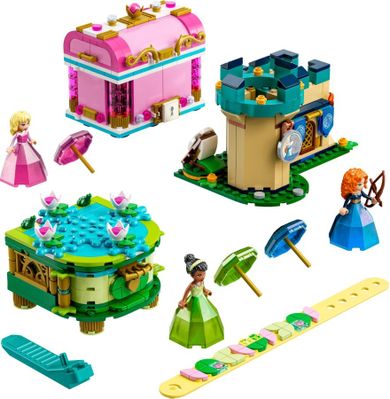 LEGO Disney Princess, Creatiile fermecate ale Aurorei, Meridei si Tianei, 43203
