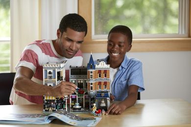 LEGO Creator Expert, Piata centrala, 10255