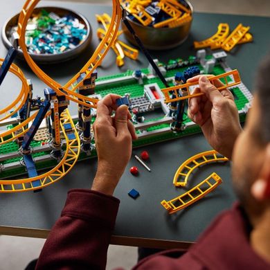 LEGO Icons, Roller-coaster cu bucle, 10303
