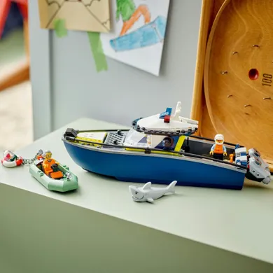 LEGO LEGO City, Urmarire cu barca de politie, 60456