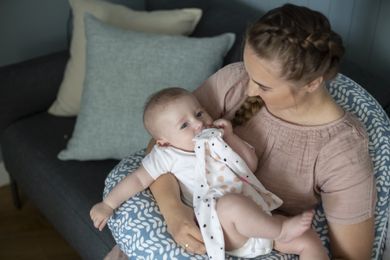 Motherhood, perna multifunctionala Sleepy-C, Beige Classics