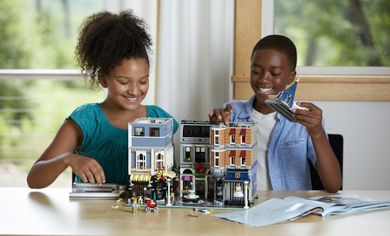 LEGO Creator Expert, Piata centrala, 10255