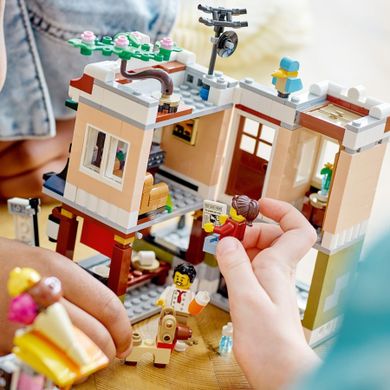 LEGO Creator, Restaurantul cu taietei din centrul orasului, 31131