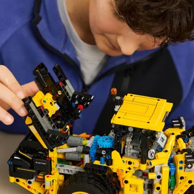 LEGO Technic, Incarcator frontal Volvo L120 Electric, 42209