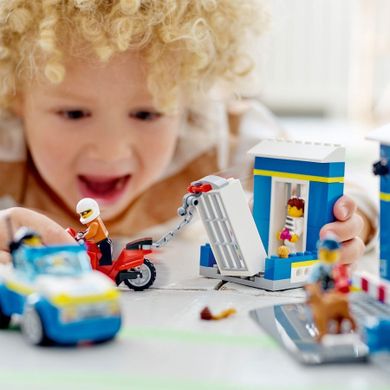 LEGO City, Urmarire la sectia de politie, 60370