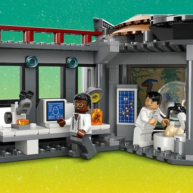 LEGO Jurassic World, Centru pentru turisti: T. rex si raptor la atac, 76961