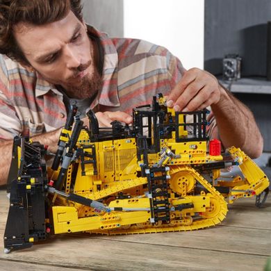 LEGO Technic, Buldozer Cat D11 controlat de aplicatie, 42131
