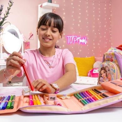 Top Model, Girl Power, penar extensibil echipat, un compartiment