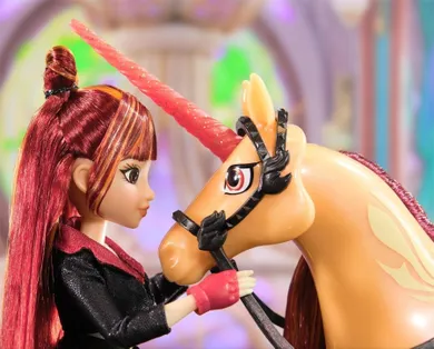 Unicorn Academy, Valentina, papusa fashion