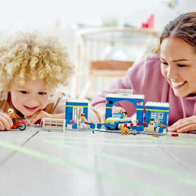 LEGO City, Urmarire la sectia de politie, 60370