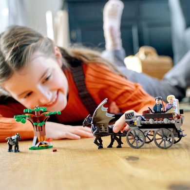 LEGO Harry Potter, Trasura si caii Thestral de la Hogwarts, 76400
