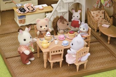 Sylvanian Families, Casa mare rustica cu camera la mansarda, set cu figurine, 5727