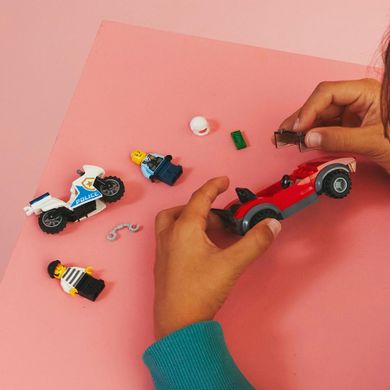 LEGO City, Politist pe motocicleta in urmarirea unei masini, 60392