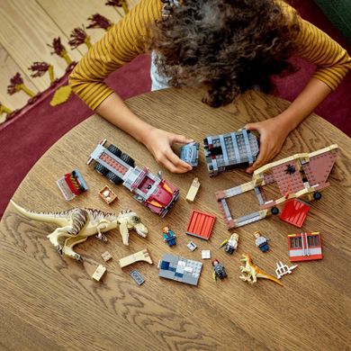 LEGO Jurassic World, Evadarea dinozaurilor T. rex si Atrociraptor, 76948