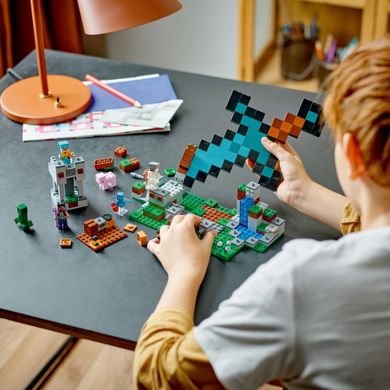 LEGO Minecraft, Avanpostul sabiei, 21244