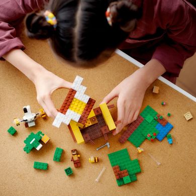 LEGO Minecraft, Casuta albinelor, 21241