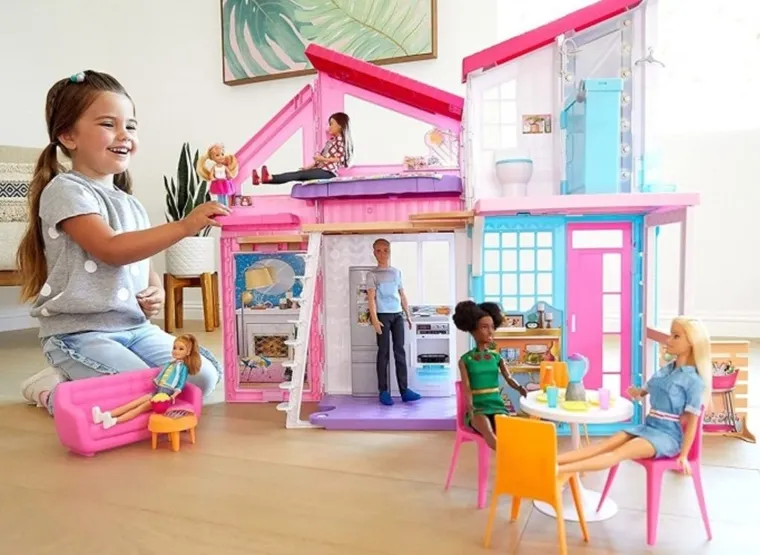 Barbie, Casa in Malibu, set de joaca fara papusi