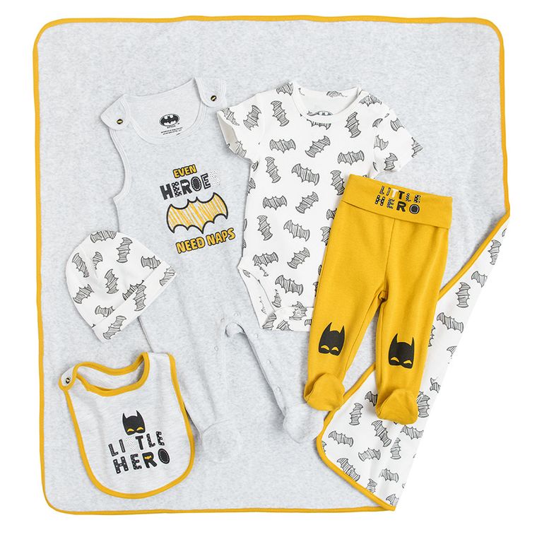 Cool Club, Set pentru copii, Body cu maneca scurta, Salopeta cu botosei, Pantaloni cu botosei, Caciula, Baveta, Patura, mix, imprimeu Batman