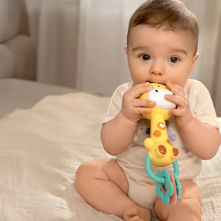 Smiki, Girafa, jucarie zornaitoare muzicala cu element de dentitie, galben