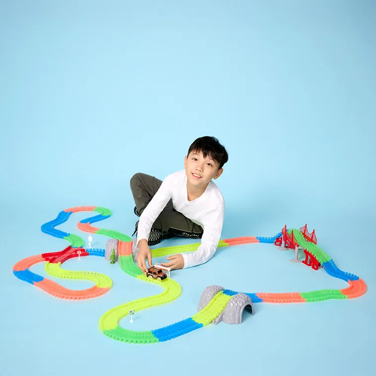 Smiki, Magic Tracks, circuit auto flexibil cu masinute, 138 elemente