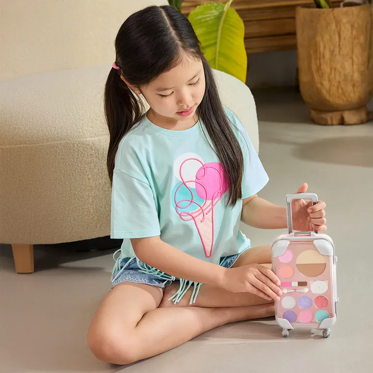 Smiki, set cosmetice pentru machiaj in valiza