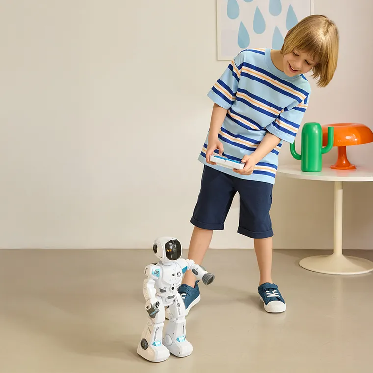 Tech-Bot, robot cu telecomanda