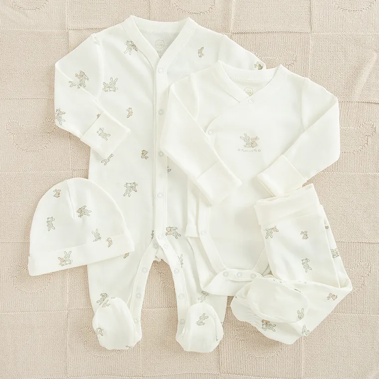 Cool Club, Set pentru bebelusi, Body cu maneca lunga, Pijama tip salopeta, Pantaloni cu botosei, Caciula, alb