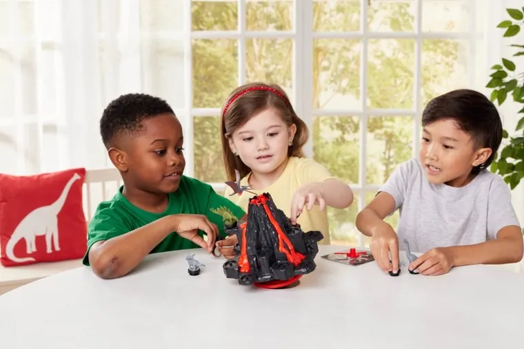 Jurassic World, Shaky Volcano, joc de familie