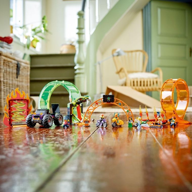 LEGO City, Arena de cascadorii cu doua bucle, 60339