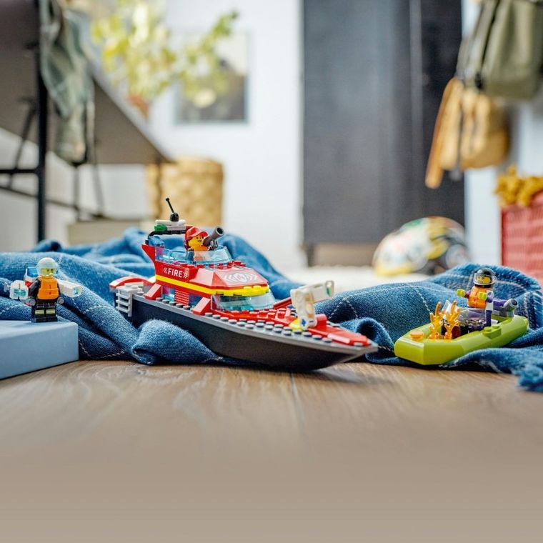 LEGO City, Barca de salvare a pompierilor, 60373
